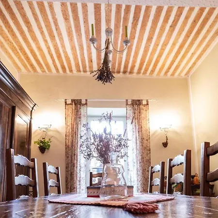 Le Clos Des Rosalines à Durban-corbières Bed & Breakfast *
