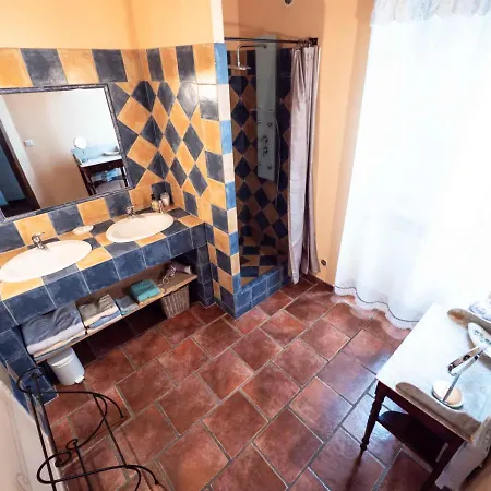 Le Clos Des Rosalines à Durban-corbières Bed & Breakfast *