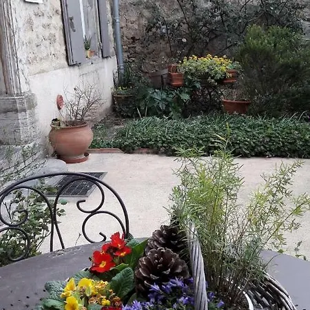 Le Clos Des Rosalines à Durban-corbières Bed & Breakfast *